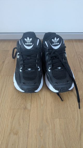 Adidas Astir Negro y Blanco