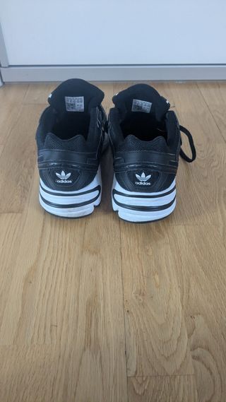 Adidas Astir Negro y Blanco