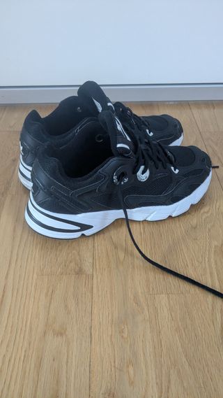 Adidas Astir Negro y Blanco