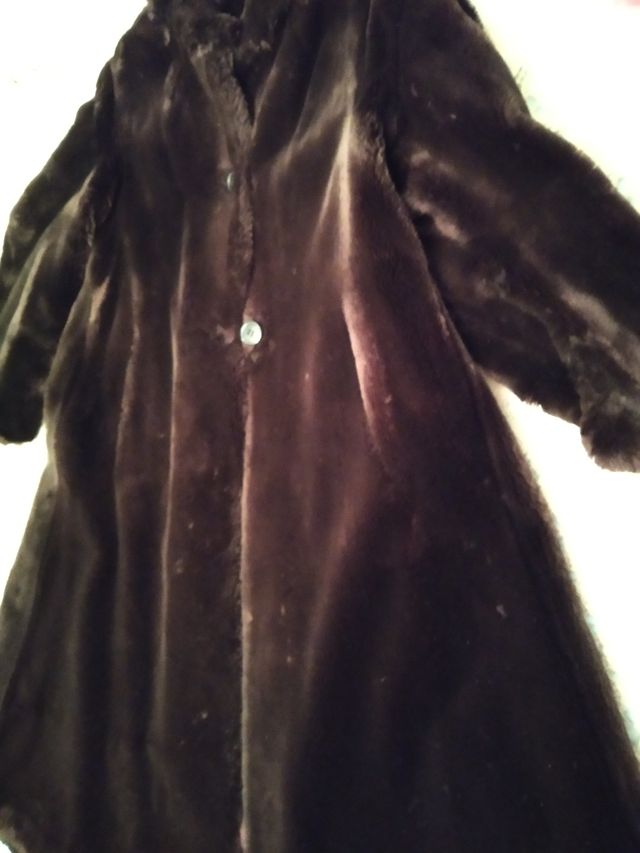 ABRIGO DE MUTÓN MARRÓN CHOCOLATE