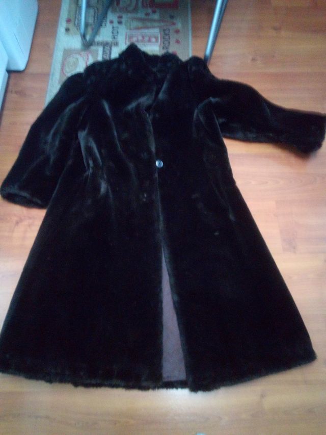 ABRIGO DE MUTÓN MARRÓN CHOCOLATE