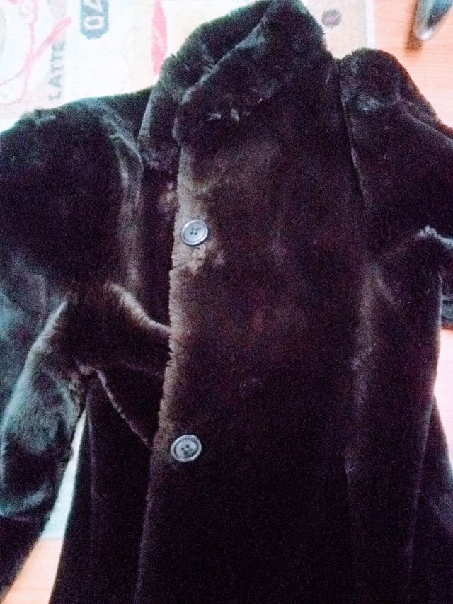 ABRIGO DE MUTÓN MARRÓN CHOCOLATE