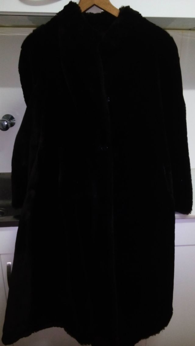 ABRIGO DE MUTÓN MARRÓN CHOCOLATE