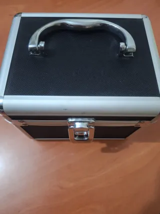 Maletín maquillaje negro y plateado