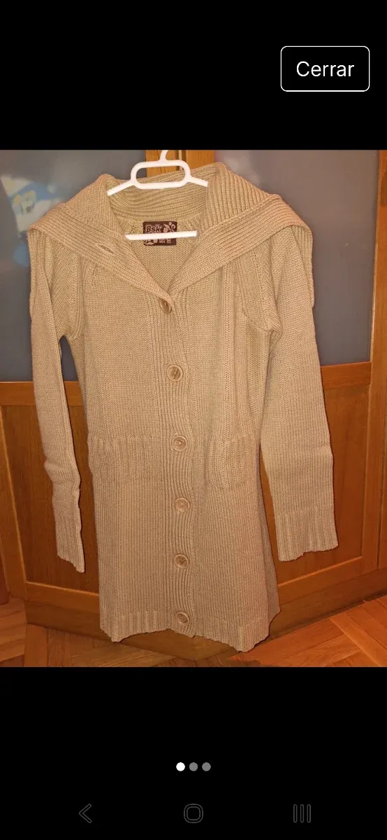 Chaqueta larga de punto beige