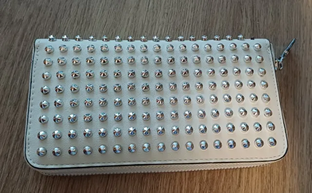 Portafoglio donna con borchie