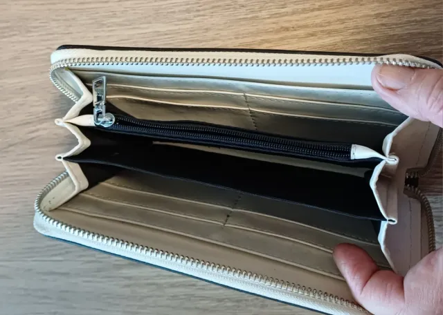 Portafoglio donna con borchie