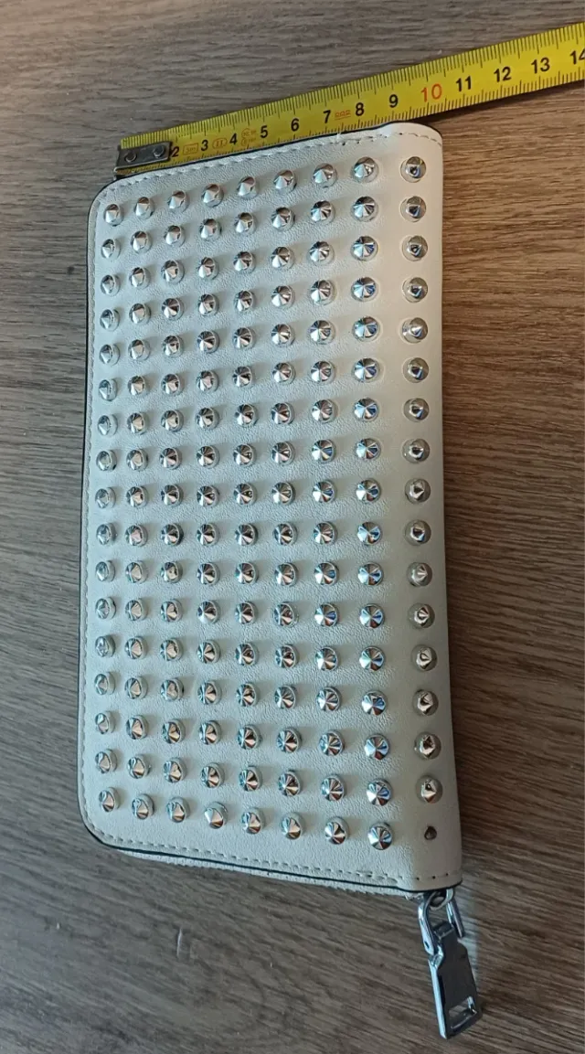 Portafoglio donna con borchie