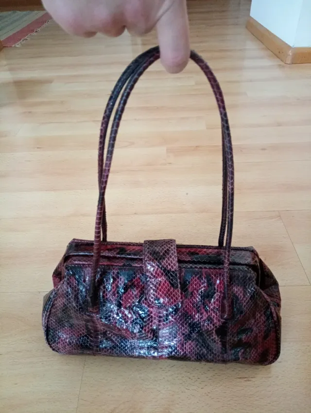 Borsa a spalla Gio & co effetto pitone nero/ viola