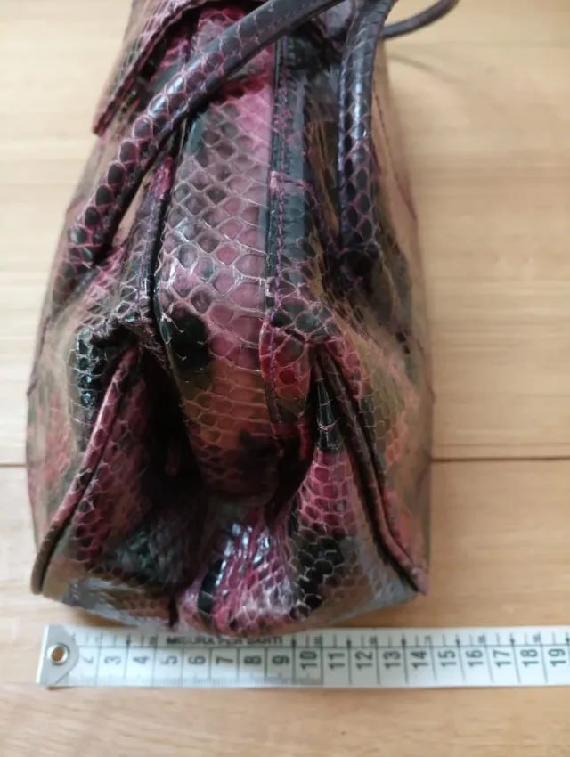 Borsa a spalla Gio & co effetto pitone nero/ viola