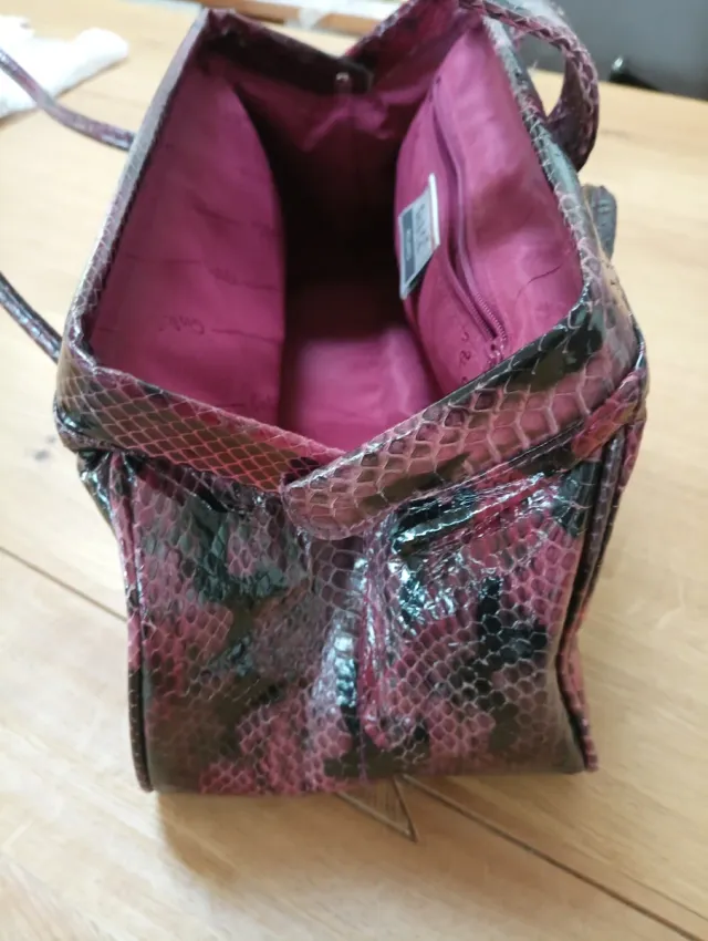 Borsa a spalla Gio & co effetto pitone nero/ viola