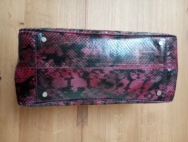 Borsa a spalla Gio & co effetto pitone nero/ viola