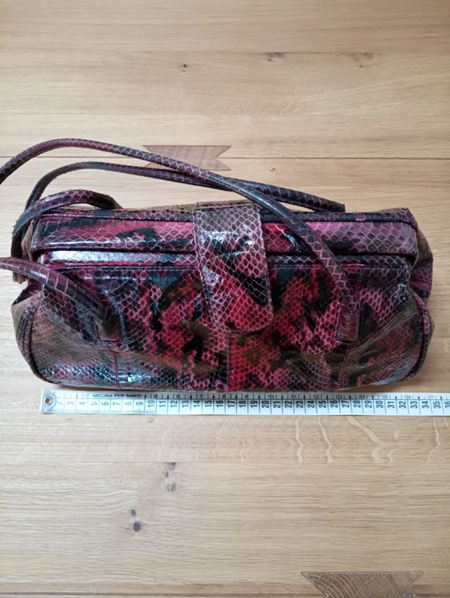 Borsa a spalla Gio & co effetto pitone nero/ viola