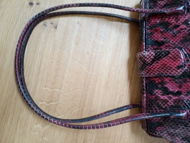 Borsa a spalla Gio & co effetto pitone nero/ viola