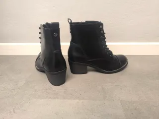 Stivaletti neri donna con tacco