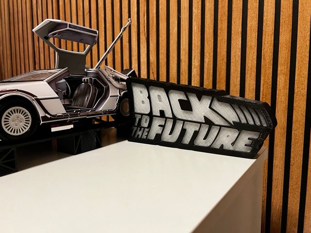 Maqueta Delorean + Base + Letrero 3D