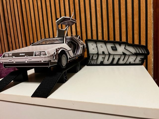 Maqueta Delorean + Base + Letrero 3D