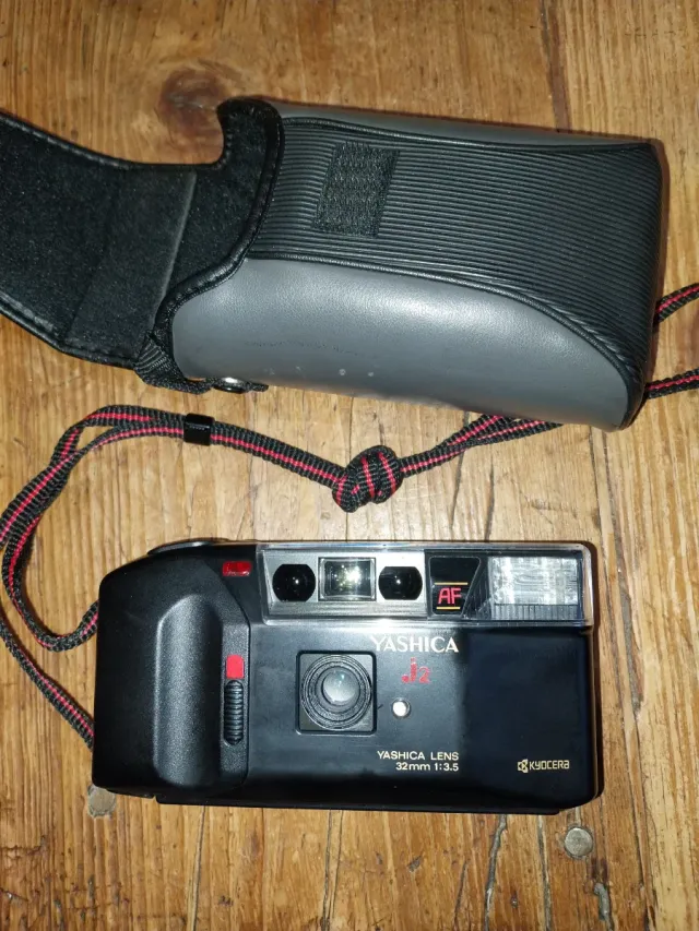 Câmera Yashica J2 AF