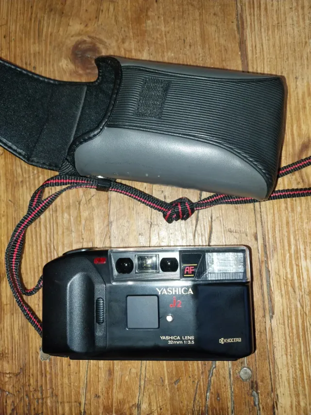 Câmera Yashica J2 AF