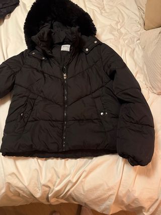 Plumas Bershka Talla M con Capucha