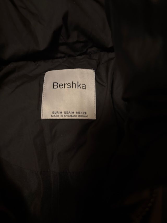 Plumas Bershka Talla M con Capucha