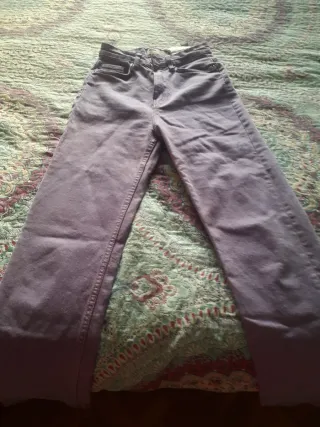 Pantalón vaquero lila recto