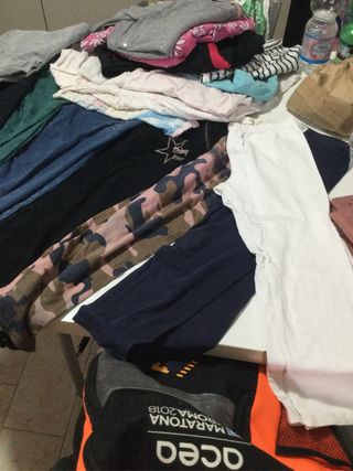 Lotto 19 capi: leggings, pantaloni, felpe, t-shirt