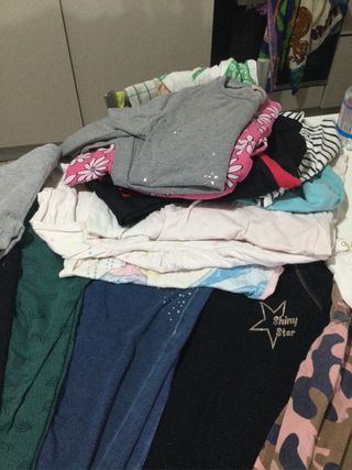 Lotto 19 capi: leggings, pantaloni, felpe, t-shirt