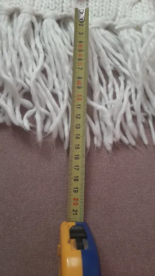 Bufanda tejida beige con detalles de colores