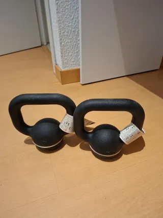 2 Kettlebells Domyos 4kg