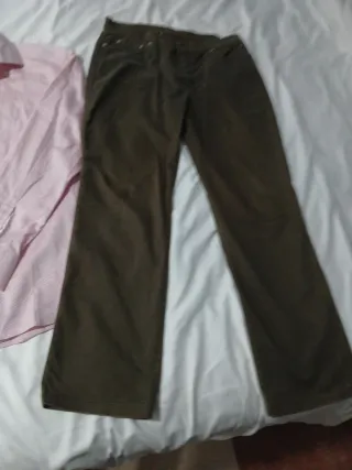 Conjunto Pantalón Marrón y Camisa Rosa