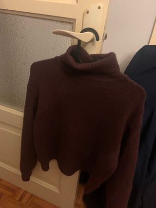 Jersey de lana cuello alto morado y beige