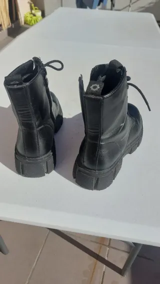 Botas niña negras talla 37 sin usar.