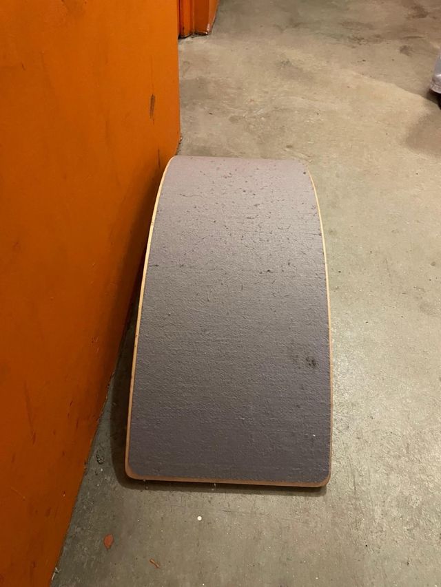 Tavolo curvo in legno