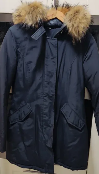Parka con capucha de pelo