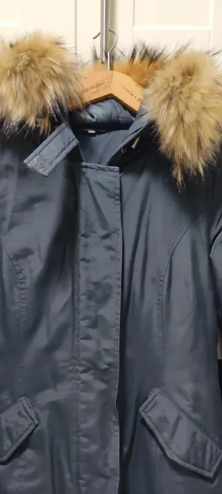 Parka con capucha de pelo