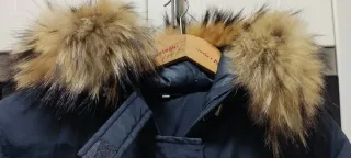 Parka con capucha de pelo