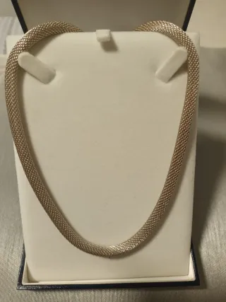 Collar plateado tipo malla