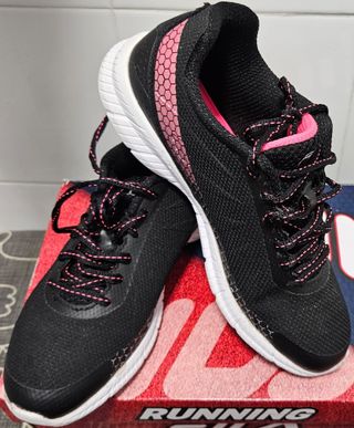 Zapatillas Running Fila Negras y Rosas