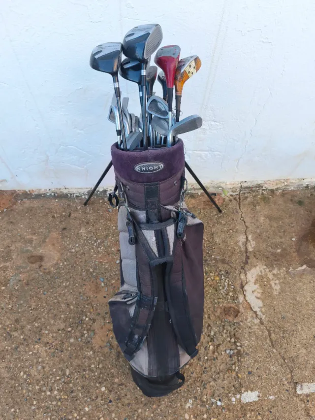 Lotto di 21 mazze da golf con borsa, palline e altro