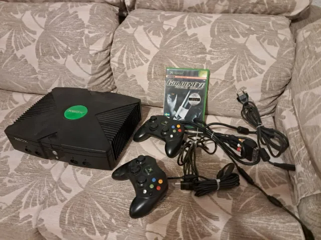Xbox Clásica Negra con Mandos y Juego