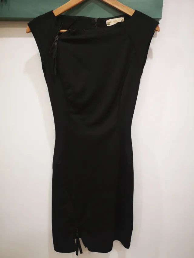 Vestido MET Talla S/M Negro. Queda perfecte.