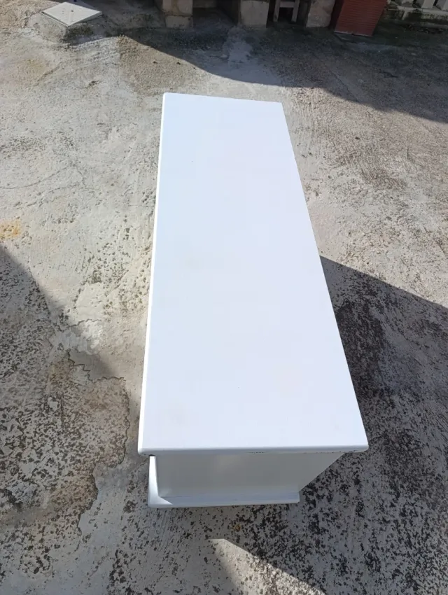 Cómoda  blanca de madera