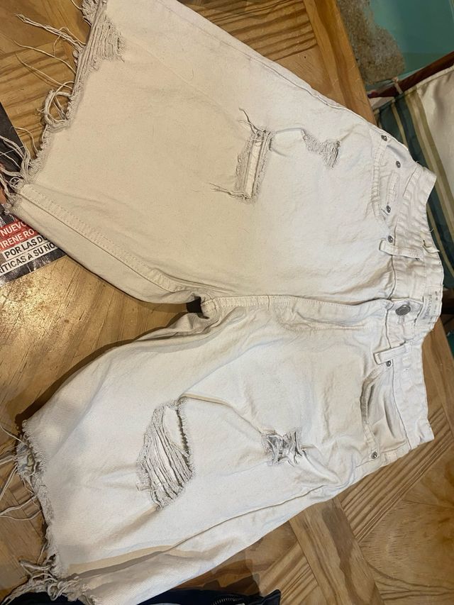 Vaqueros cortos rotos (blanco, azul, negro)