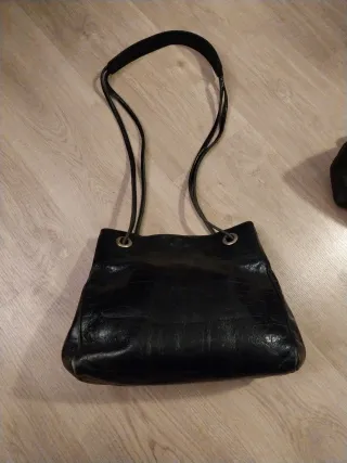 Bolso de piel negro