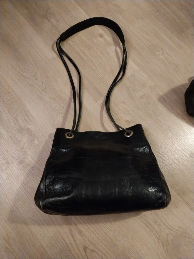 Bolso de piel negro