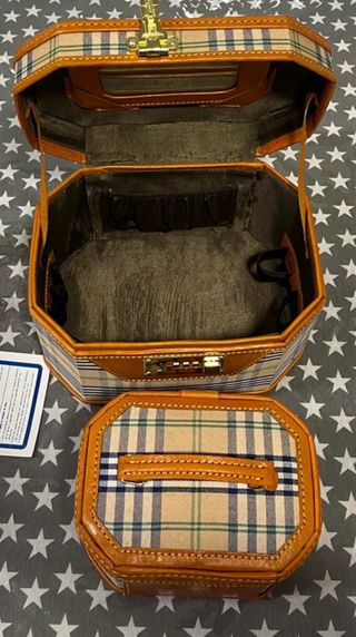 Neceser grande tipo maletín sin usar