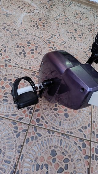 Bicicleta Estática Blanca y Morada