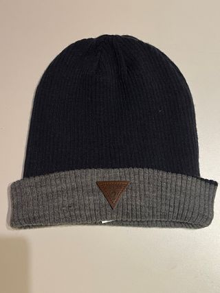 Berretto beanie Guess maglia costine bicolore