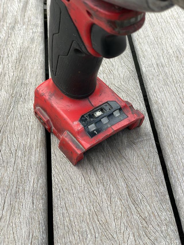 Llave de Impacto Milwaukee M18 FUEL (Solo Cuerpo)